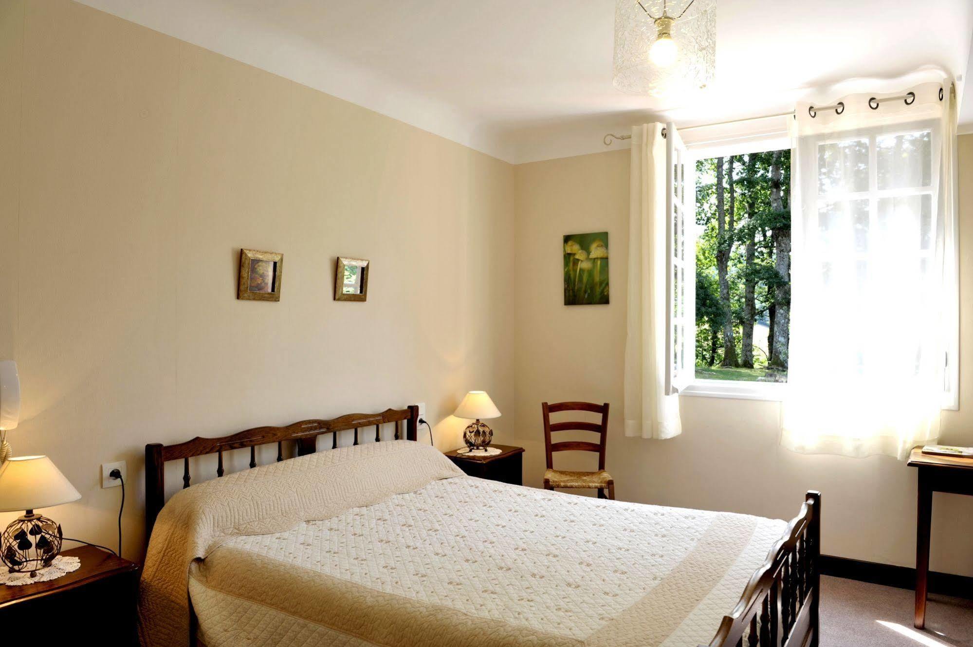 LOGIS Hôtel St Sylvestre Aldudes Exterior foto