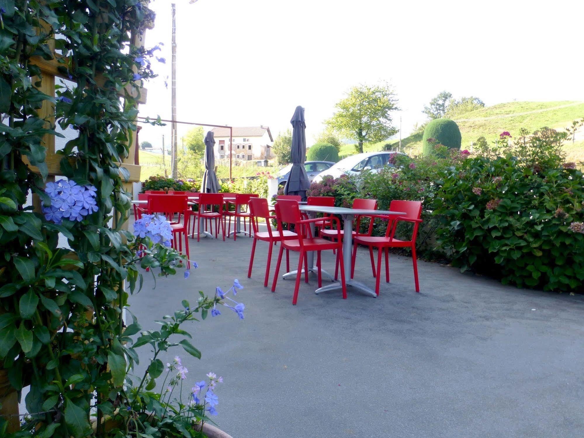 LOGIS Hôtel St Sylvestre Aldudes Exterior foto